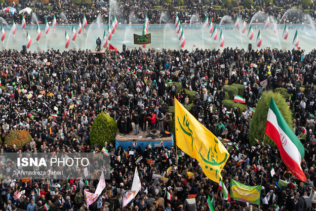 خروش اصفهانی‌ها در روز مبارزه‌ با استکبار 