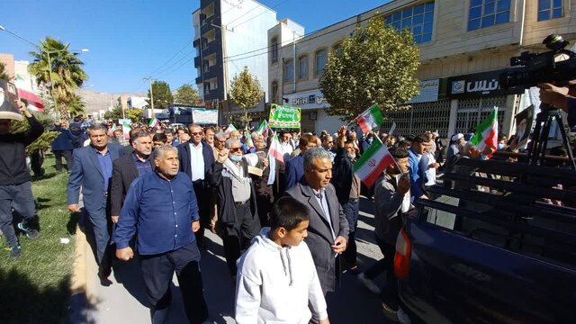 حضور مردم ایلام در راهپیمایی ۱۳ آبان