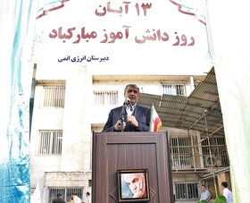 اسلامی: دانش‌آموزان باید در همه عرصه‌ها پیشتاز باشند/ نباید اسیر روایتگری‌های دروغین دشمن شد