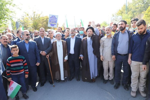 آغاز راهپیمایی باشکوه ۱۳ آبان در لرستان/ مرگ بر آمریکا طنین انداز شد
