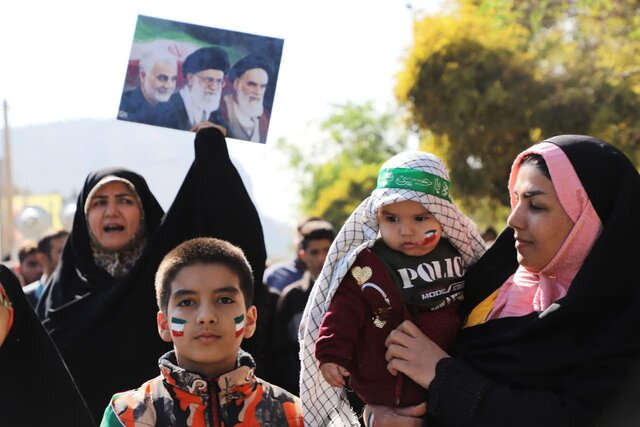 آغاز راهپیمایی باشکوه ۱۳ آبان در لرستان/ مرگ بر آمریکا طنین انداز شد