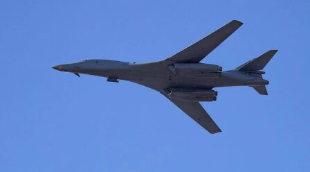 پرواز بمب افکن‌های استراتژیک B-۱B  آمریکا در رزمایش با کره جنوبی