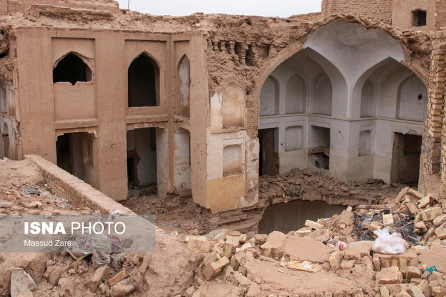 زیر گنبد کبود یزد خبری از مطالبات مردم نیست!