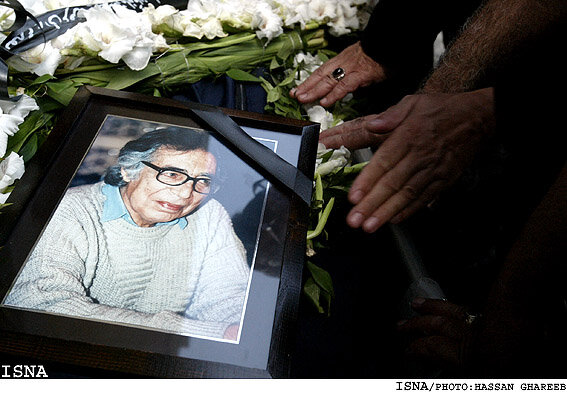 عکاس شهید حسن قریب/تیر ماه ۸۴ برای هنرمندی که مطالباتش همچنان فریاد زده می شود