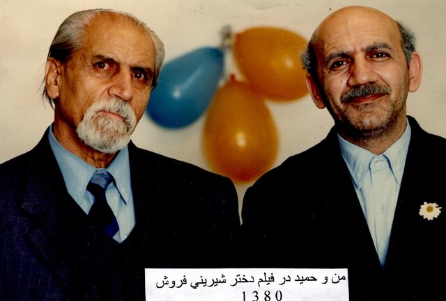 حمید جبلی و پدرش در نمایی از فیلم دختر شیرینی فروش ناصر جبلی درگذشت