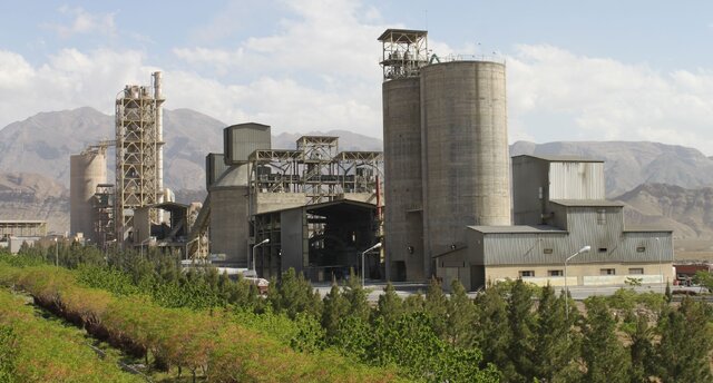 بازدید دانشجویی از کارخانه سیمان بازدید دانشجویی از کارخانه سیمان