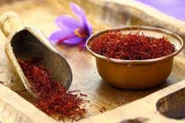 هیچ صادرکنندهای حاضر نیست زعفران با شاخص کروسین ۲۳۰ را بخرد