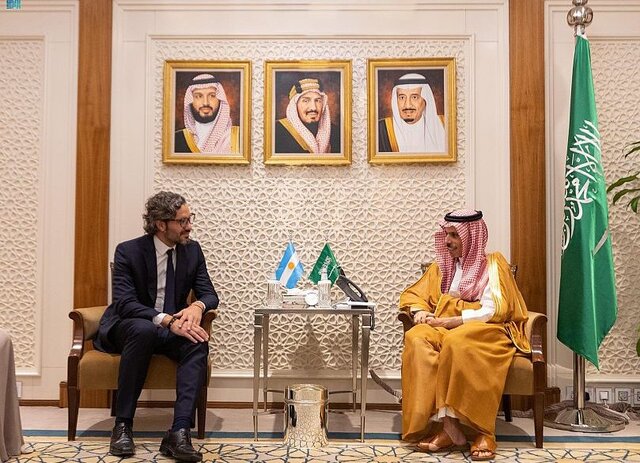 تحولات منطقه‌ای و بین‌المللی؛ محور رایزنی وزیر خارجه عربستان با همتای آرژانتینی 