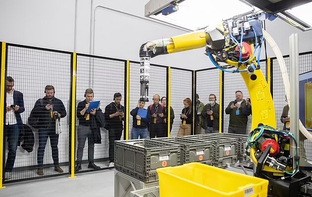 توانایی شگفتانگیز بازوی رباتیک "آمازون" در جابهجایی محصولات