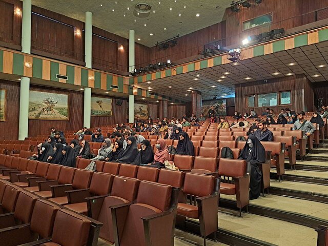 نادری: فرهنگ تودهای دانشگاه باید به فرهنگ نخبگانی بازگردد