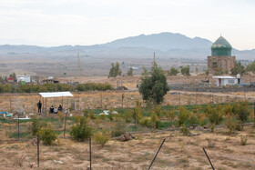 تخریب سازه‌های ساخته شده در زمین‌های تفکیک شده کشاورزی در منطقه امامزاده معین روستای خلج آباد <a href='https://sayeb.ir/tag/%d9%82%d9%85'>قم</a> توسط سازمان جهاد کشاورزی