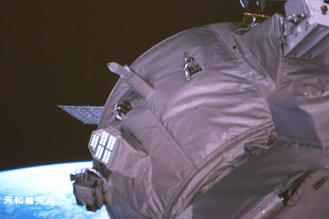 تجهیزات جدید به دست فضانوردان چینی رسید