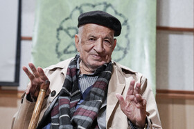 تجلیل از مهدی محقق در مراسم پایانی بیست و نهمین دوره جایزه کتاب سال دانشجویی و بیستمین پایاننامه سال دانشجویی