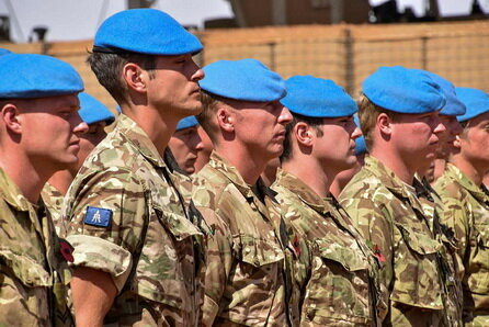 انگلیس سربازانش را از نیروهای حافظ صلح مالی خارج می‌کند