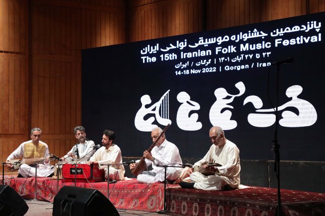 عاشیقهای زن آغازگر جشنواره نواحی شدند