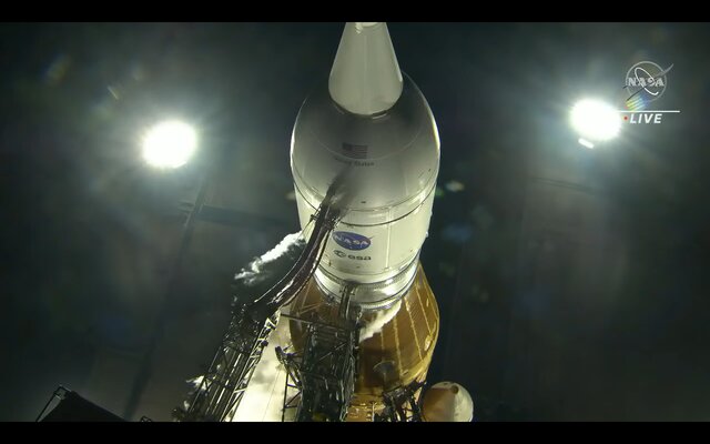 موشک ناسا به سمت ماه پرتاب شد