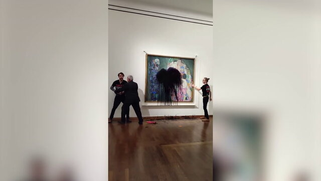 شاهکار هنری قربانی اعتراض محیط زیستی شد