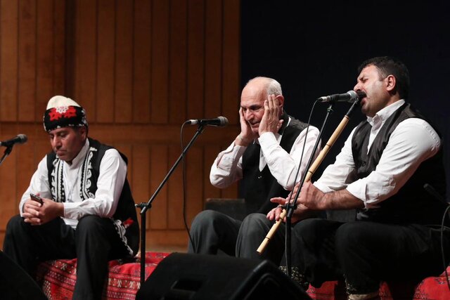 آبادون‌خوانی بانوان کرمانی در جشنواره موسیقی نواحی