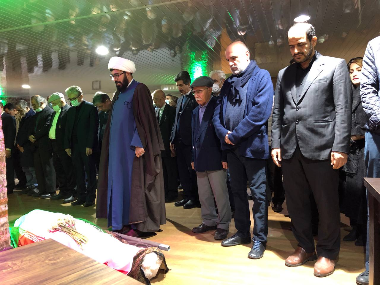 پیکر ناصر تکمیل همایون بهسوی زادگاهش بدرقه شد