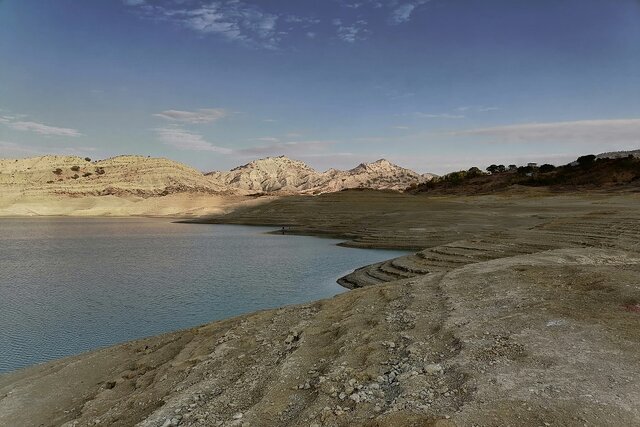 کاهش ارتفاع آب در سد ایلام به روابت تصویر