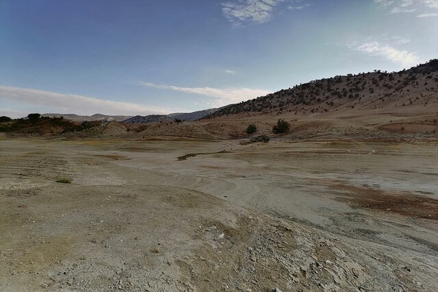 کاهش ارتفاع آب در سد ایلام به روابت تصویر