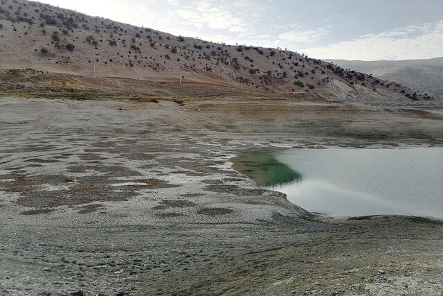 کاهش ارتفاع آب در سد ایلام به روابت تصویر