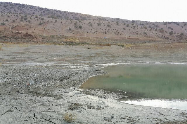 کاهش ارتفاع آب در سد ایلام به روابت تصویر