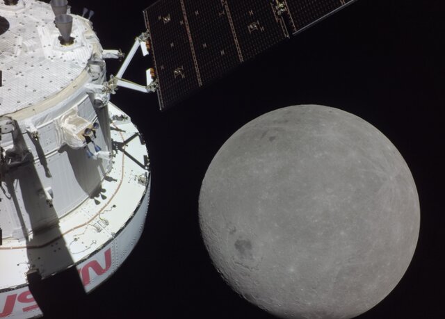 پرواز موفقیتآمیز کپسول "اوریون" در نزدیکی ماه