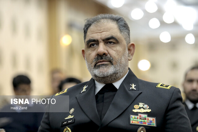 دریادار ایرانی: آمریکایی‌ها در حال راهزنی و دزدی دریایی هستند