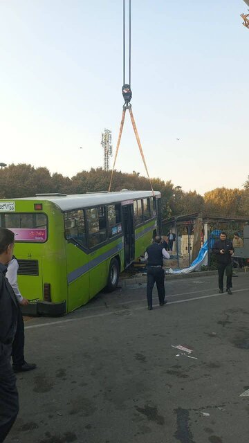 جزییات برخورد اتوبوس با ۳ تاکسی در میدان شوش