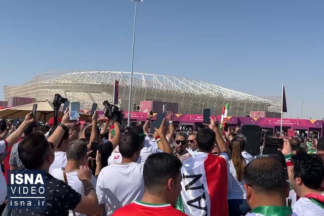 ویدئو / «وطن فروش»؛ استقبال گرم هواداران تیم ملی از خبرنگار ایران اینترنشنال ویدئو / «وطن فروش»؛ استقبال گرم هواداران تیم ملی از خبرنگار ایران اینترنشنال