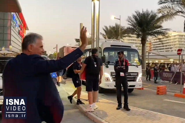 ویدئو / استقبال هواداران در مقابل هتل تیم ملی پس از برد برابر ولز