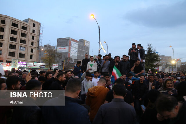 شادی مردم اردبیل پس از پیروزی ایران مقابل ولز