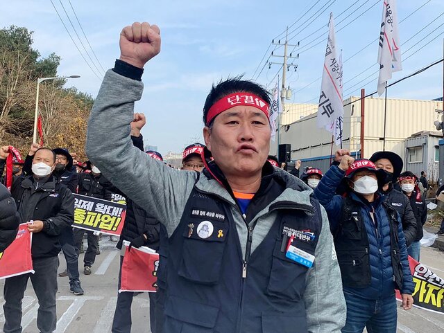 اعتصاب کامیون‌داران در کره جنوبی جدی شد/ رئیس جمهور تهدید کرد