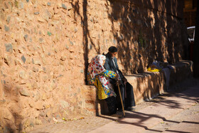 ردای قرمز پاییز بر تن ابیانه