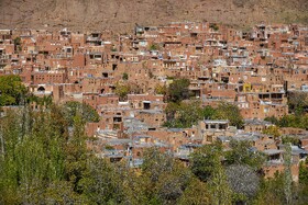 ردای قرمز پاییز بر تن ابیانه