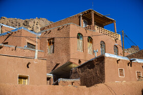 ردای قرمز پاییز بر تن ابیانه