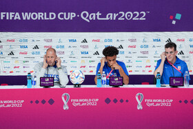 تایلر آدامز  و گرگ برهالتر در نشست خبری تیمهای ایران و امریکا  از گروه B رقابت‌های جام جهانی قطر پیش از سومین دیدار