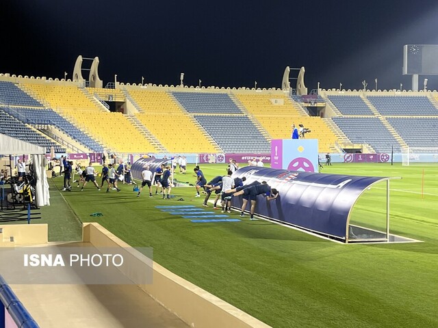 مراقبت مامور امنیتی از خبرنگاران ایرانی در تمرین آمریکا!