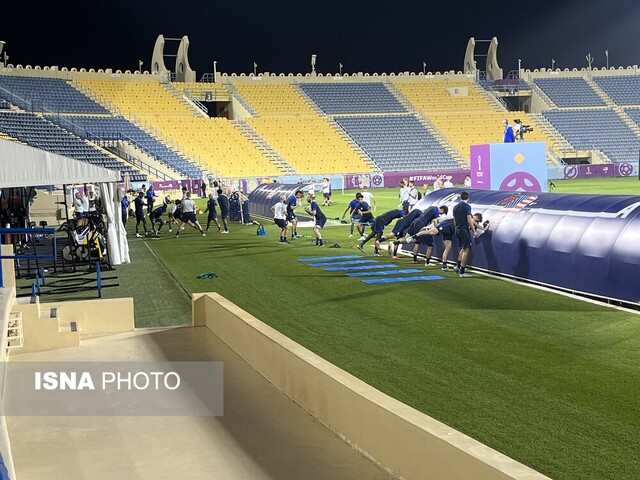 مراقبت مامور امنیتی از خبرنگاران ایرانی در تمرین آمریکا!