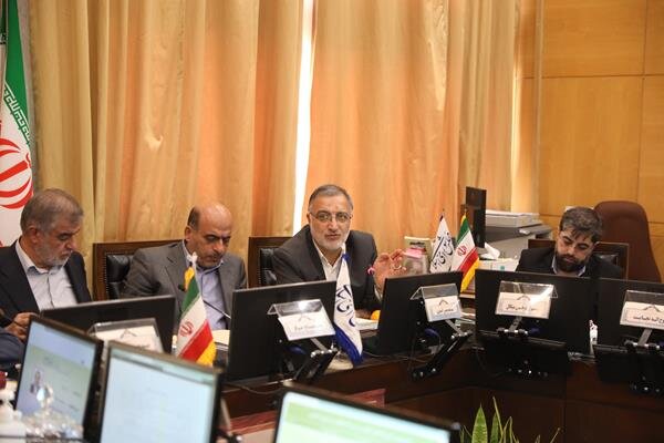 حضور شهردار تهران در کمیسیون امور داخلی حضور شهردار تهران در کمیسیون امور داخلی