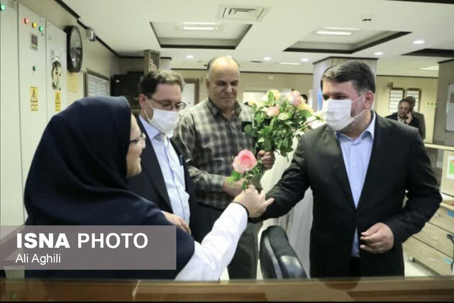 تقدیر از پرستاران توسط استاندار و فرماندار یزد همزمان با روز پرستار 