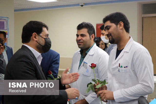 تقدیر از پرستاران توسط استاندار و فرماندار یزد همزمان با روز پرستار 