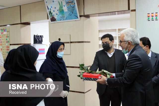 تقدیر از پرستاران توسط استاندار و فرماندار یزد همزمان با روز پرستار