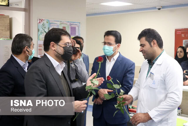 تقدیر از پرستاران توسط استاندار و فرماندار یزد همزمان با روز پرستار 