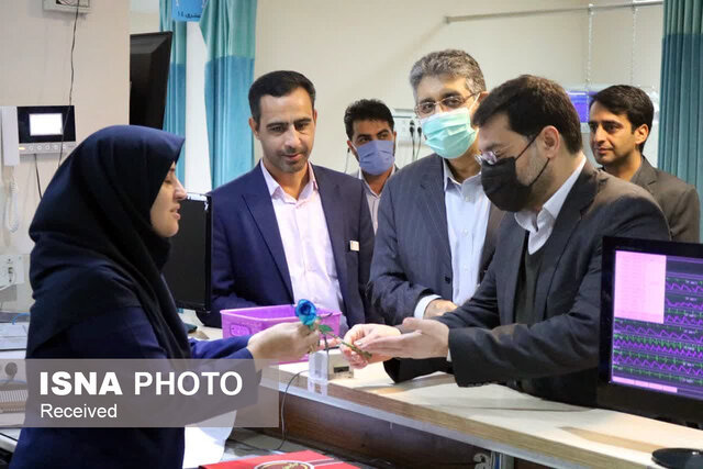 تقدیر از پرستاران توسط استاندار و فرماندار یزد همزمان با روز پرستار 