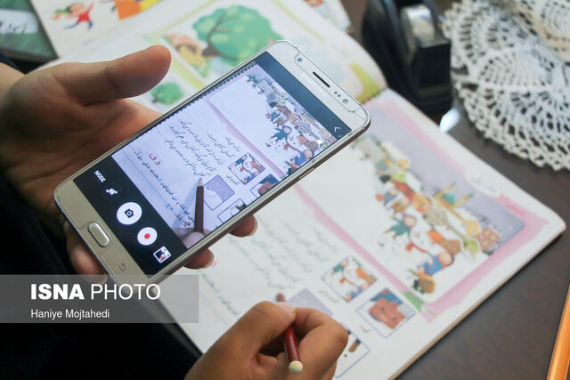 دانشآموزان در اردوگاه اجباری «افتراسکول»