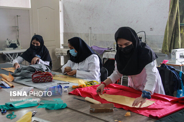 عکس آرشیوی است تجلیل از ۱۰۰ نخبه مهارتی هنرستان های آمل