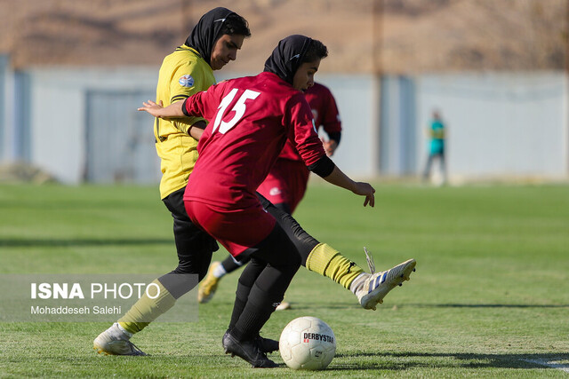 عکس آرشیوی است. انزلیچیها مغلوب بم شدند/ برد مدعیان قهرمانی در لیگ فوتبال زنان