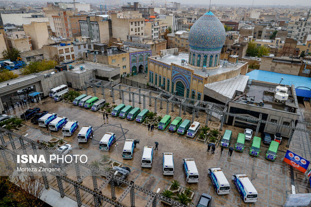 انتقال کارتن خوابها به گرمخانه با تاکسی ونهای فرسوده!